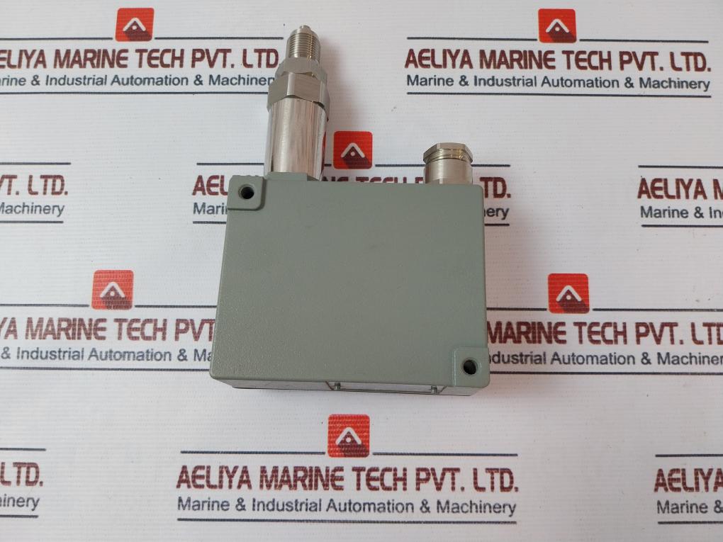 Trafag 8202,78,2210 Pressure Transmitter 0-10 Bar