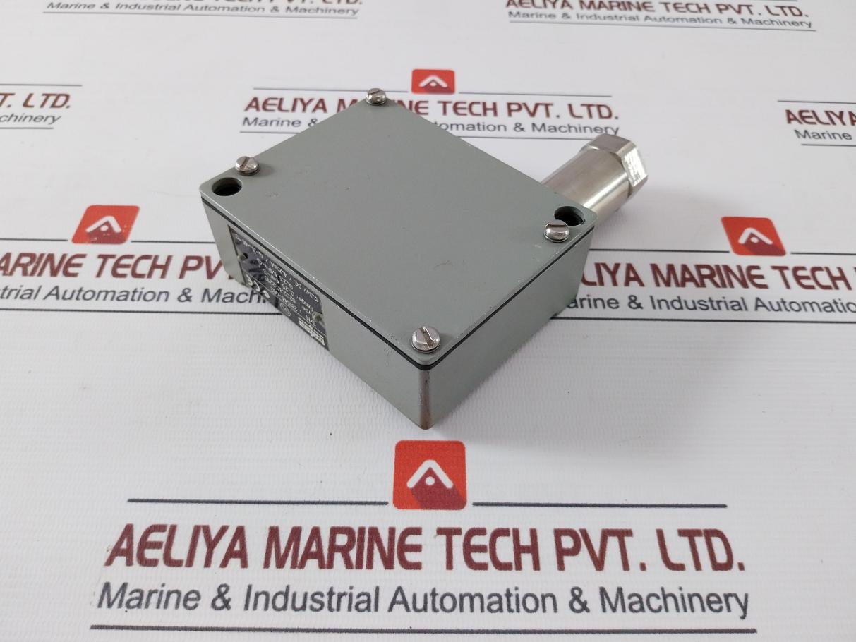 Trafag 8202,80,2210 Pressure Transmitter 12..34V Dc 4..20Ma 94V