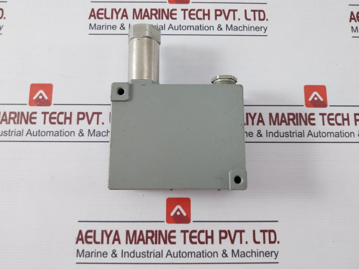 Trafag 8202,80,2210 Pressure Transmitter 12..34V Dc 4..20Ma 94V