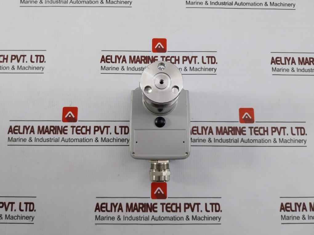 Trafag 8736.20.2200.06 Density Monitor 20°C 520Kpa C1B41205404011 B04406F