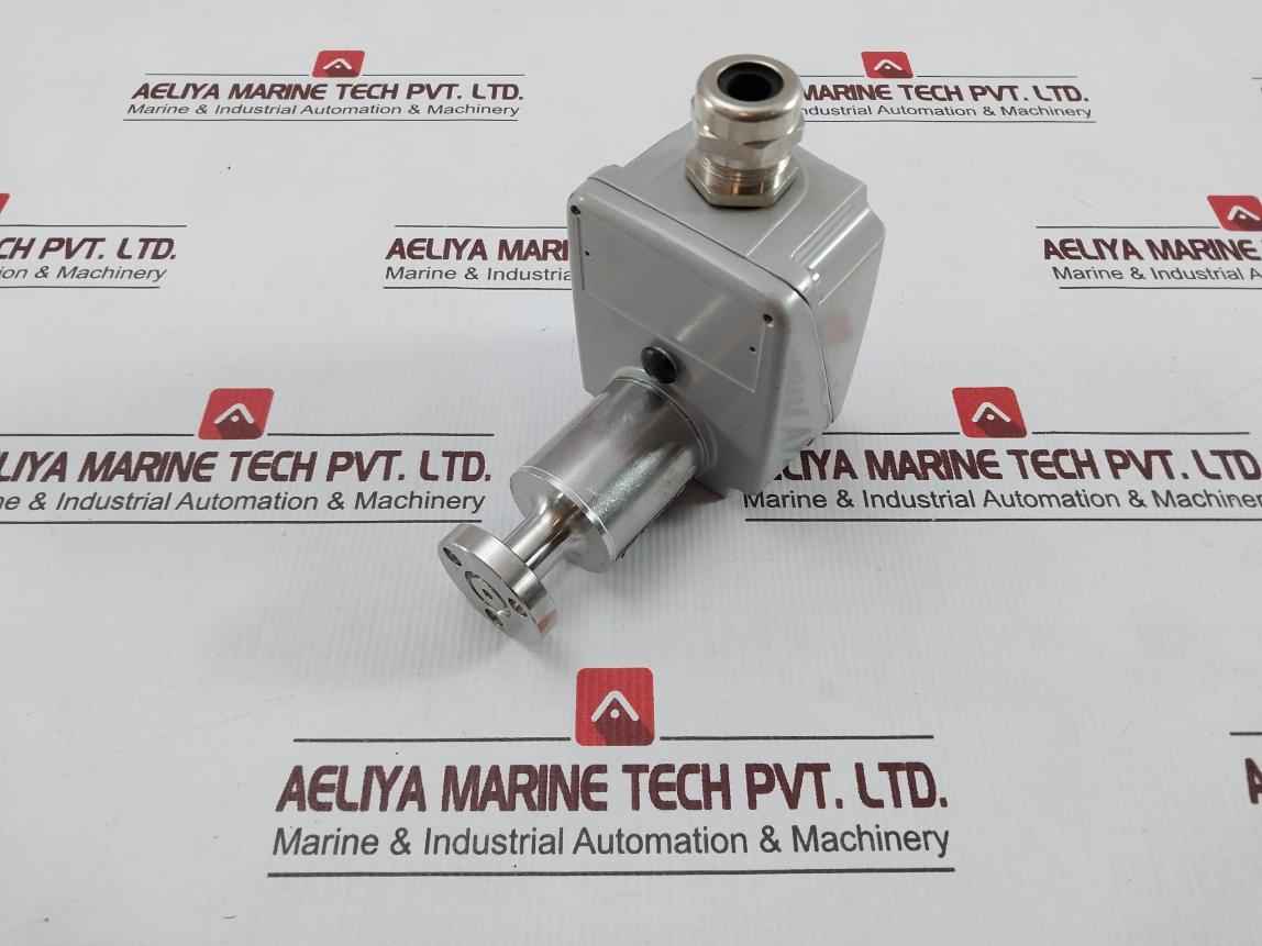 Trafag 8736.20.2200.59 Density Monitor 5.5 To 6.1 Bar B04406F Sf6.100%