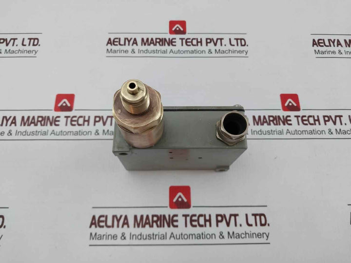 Trafag 900.2376.924 Pressure Switch 0-4 Bar 12 Bar