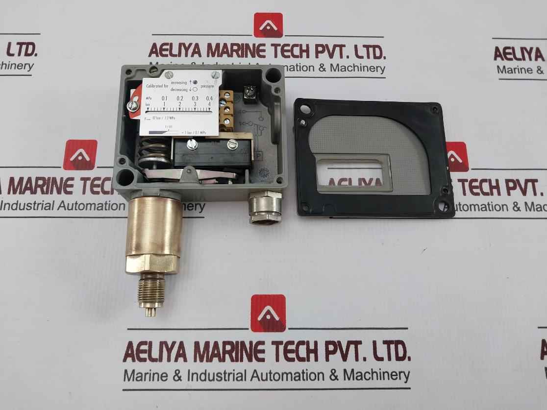 Trafag 900.2376.924 Pressure Switch 0-4 Bar 12 Bar