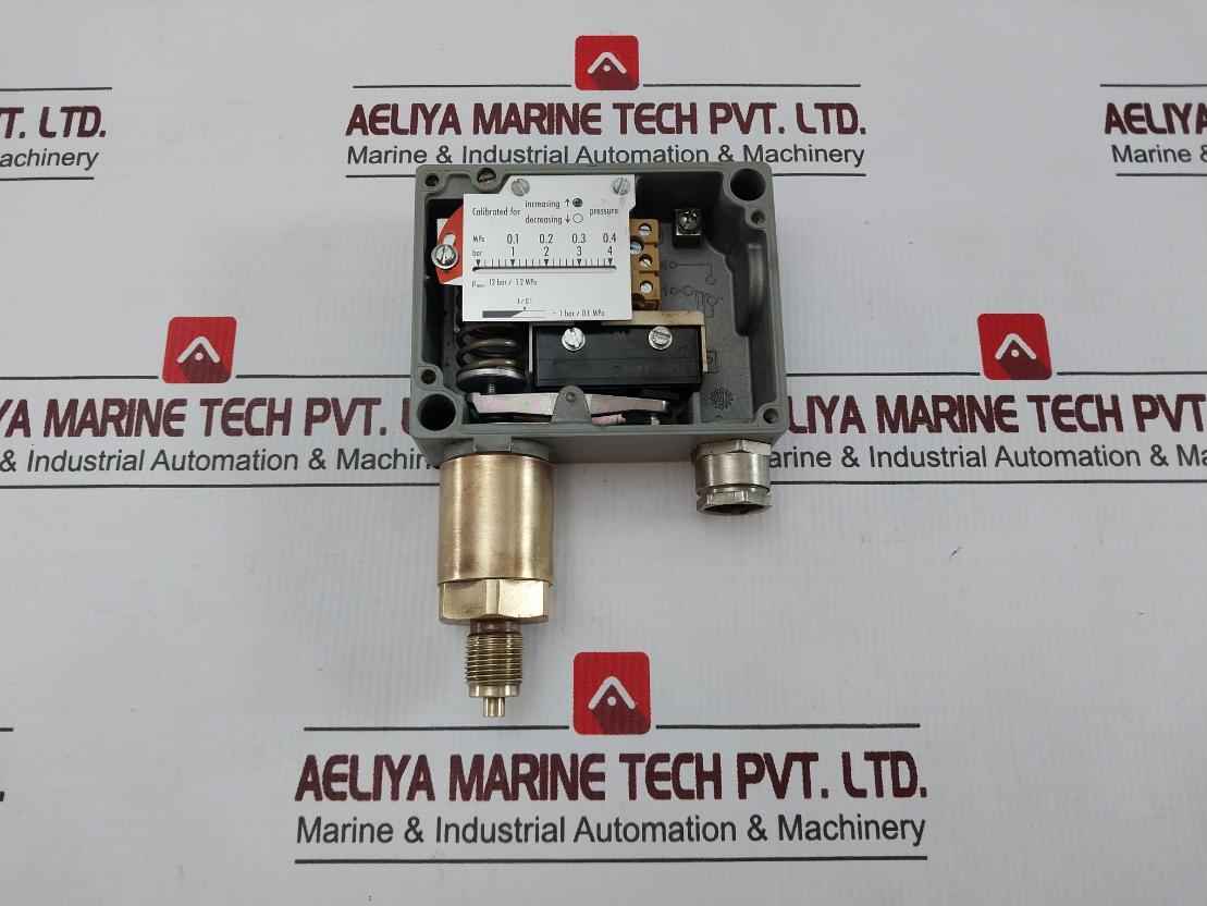 Trafag 900.2376.924 Pressure Switch 0-4 Bar 12 Bar