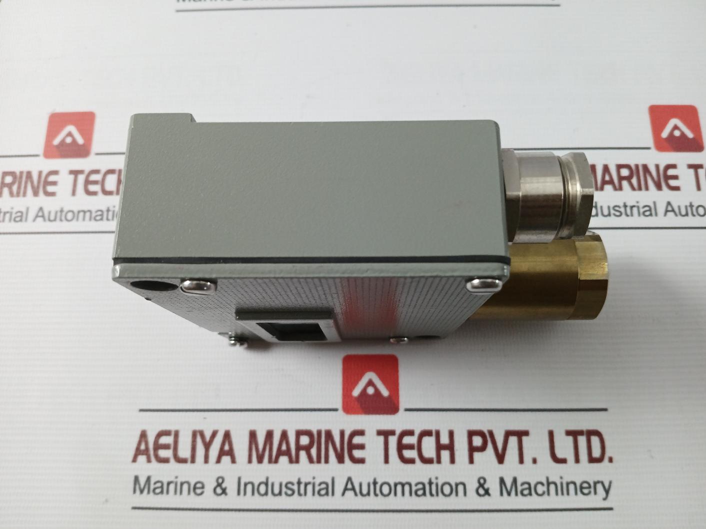 Trafag 900.2377.903 Electromechanical Pressure Switch 0..6 Bar (Kg/Cm2)