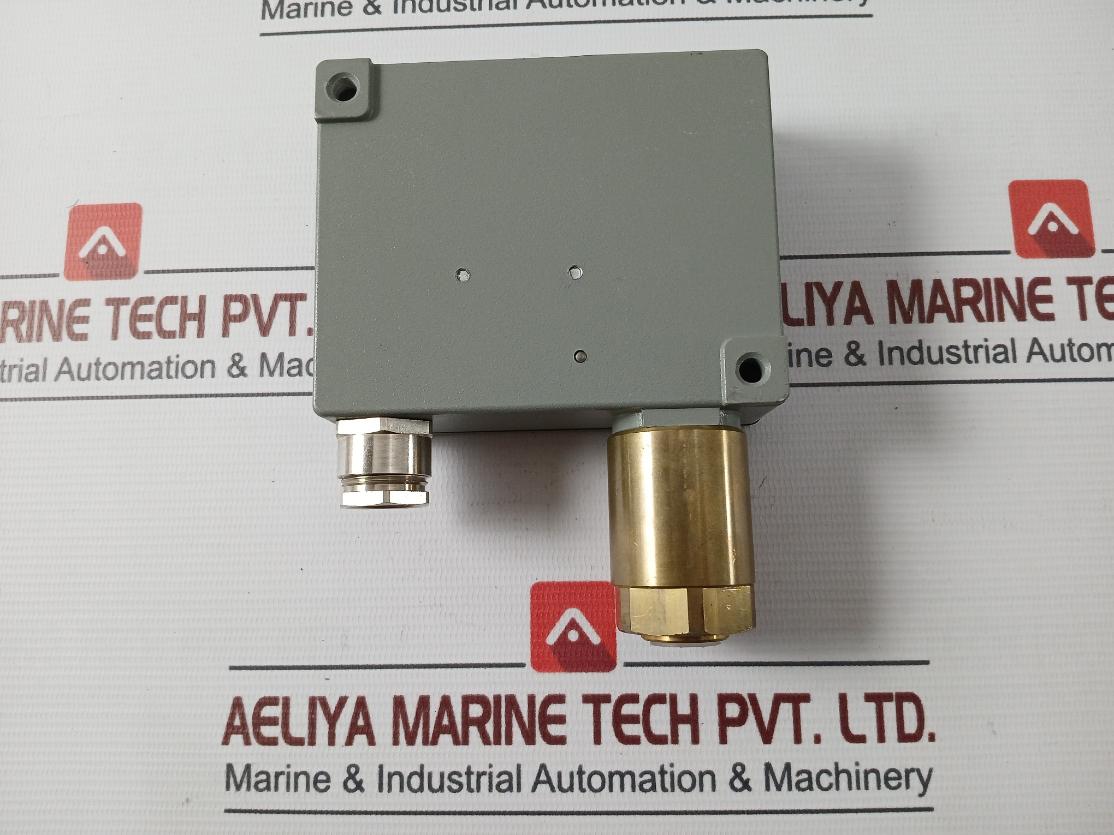 Trafag 900.2377.903 Electromechanical Pressure Switch 0..6 Bar (Kg/Cm2)