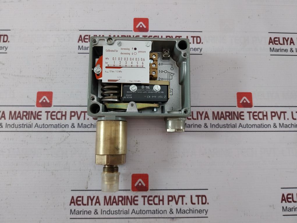 Trafag 904.2377.924 Pressure Switch 5Bar 0.5Mpa 250Vac 30Vdc