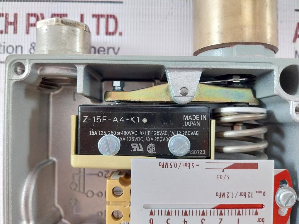 Trafag 904.2377.924 Pressure Switch 5Bar 0.5Mpa 250Vac 30Vdc