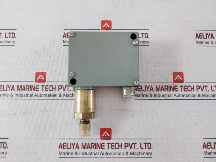 Trafag 904.2377.924 Pressure Switch 5Bar 0.5Mpa 250Vac 30Vdc