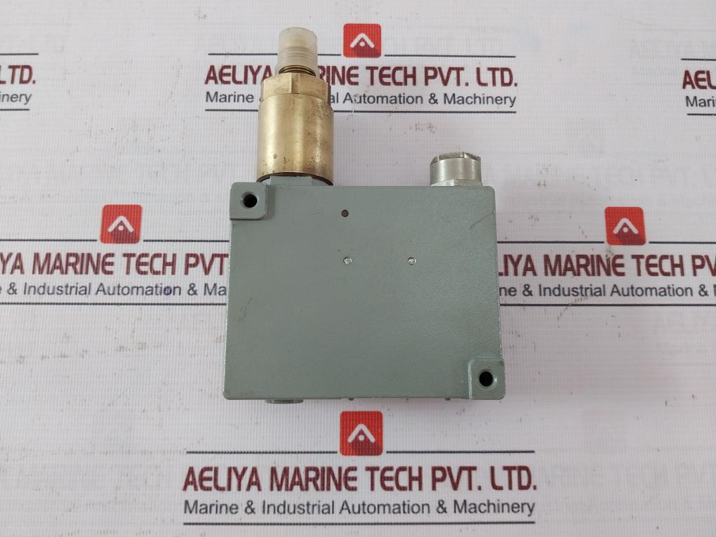 Trafag 904.2377.924 Pressure Switch 5Bar 0.5Mpa 250Vac 30Vdc