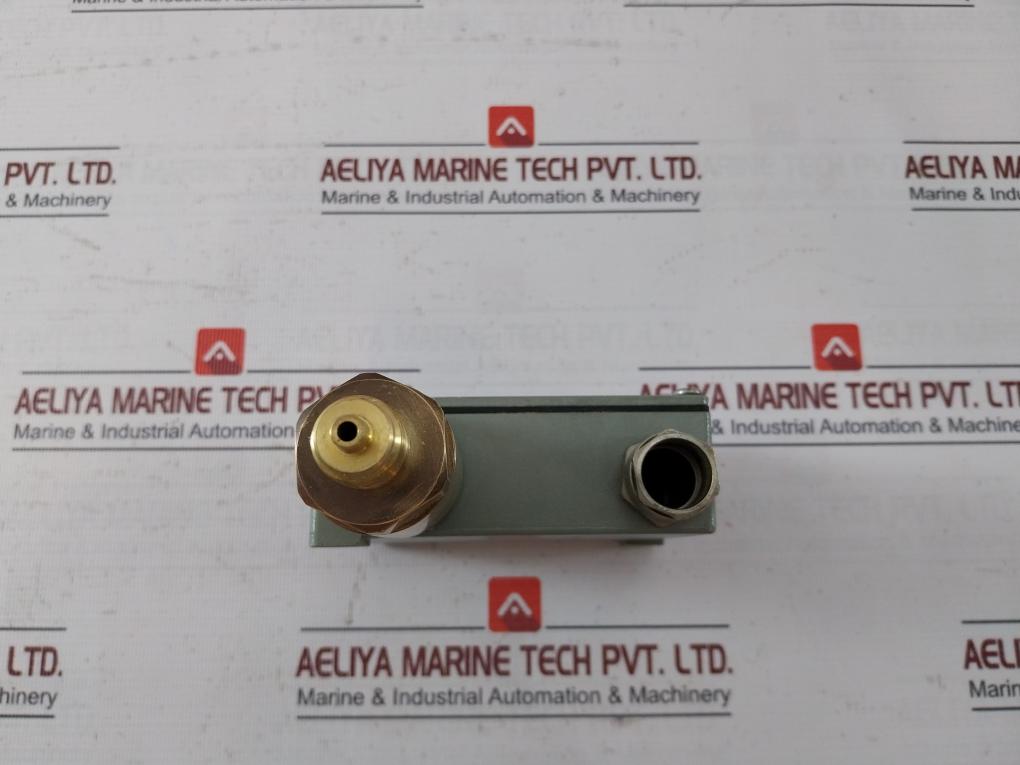 Trafag 904.2377.924 Pressure Switch 5Bar 0.5Mpa 250Vac 30Vdc