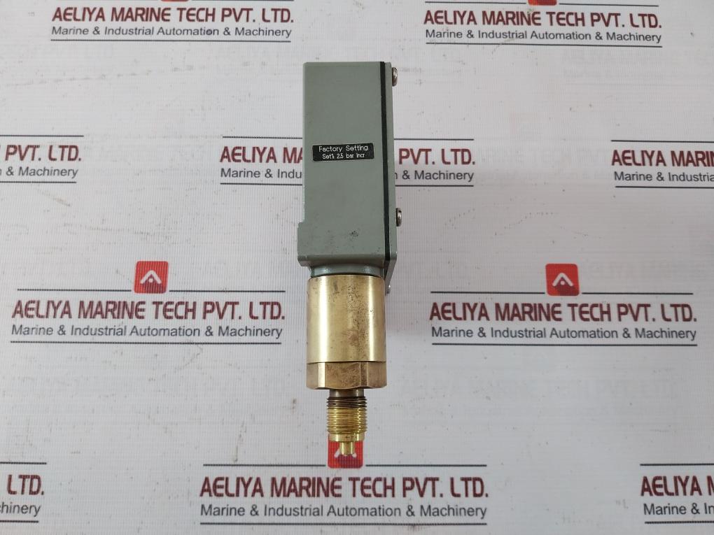 Trafag 904.2377.924 Pressure Switch 5Bar 0.5Mpa 250Vac 30Vdc