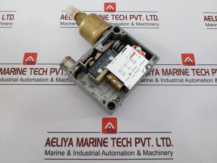 Trafag 941.2373.922 Electromechanical Pressure Switch 0.2...1.6 Bar