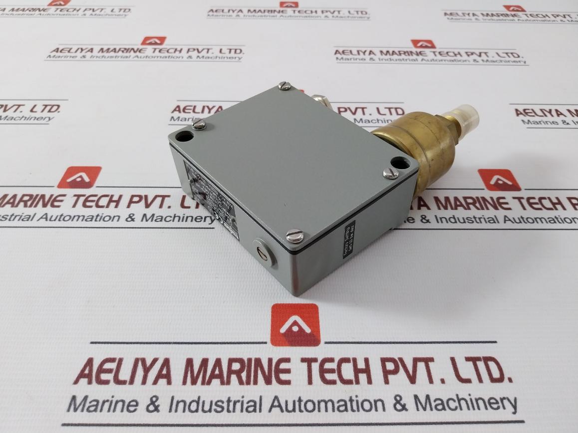 Trafag 941.2373.922 Electromechanical Pressure Switch 0.2...1.6 Bar