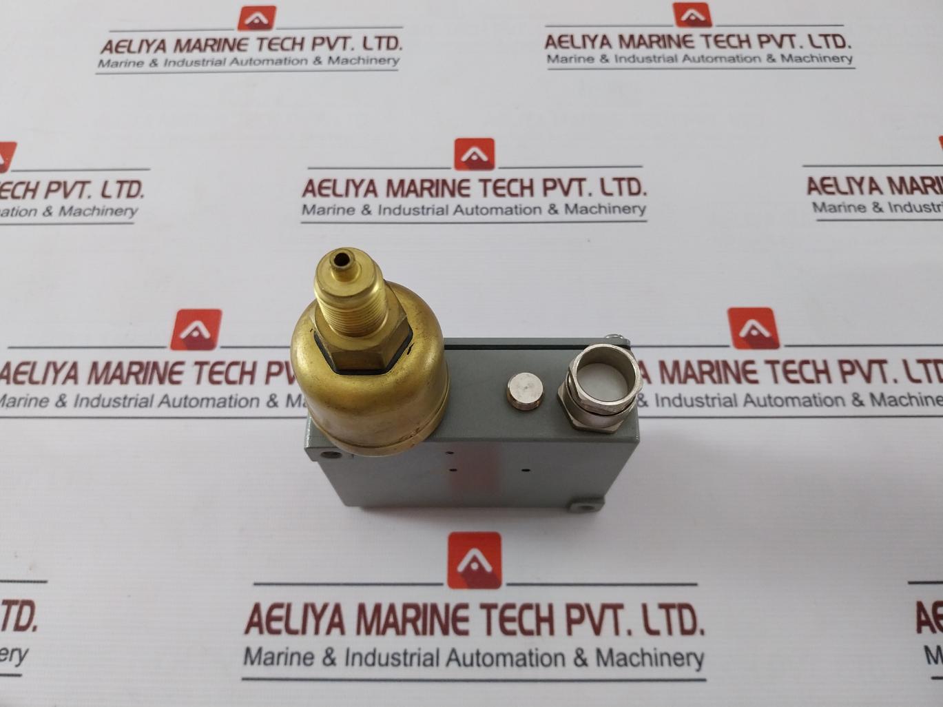 Trafag 941.2373.922 Electromechanical Pressure Switch 0.2...1.6 Bar