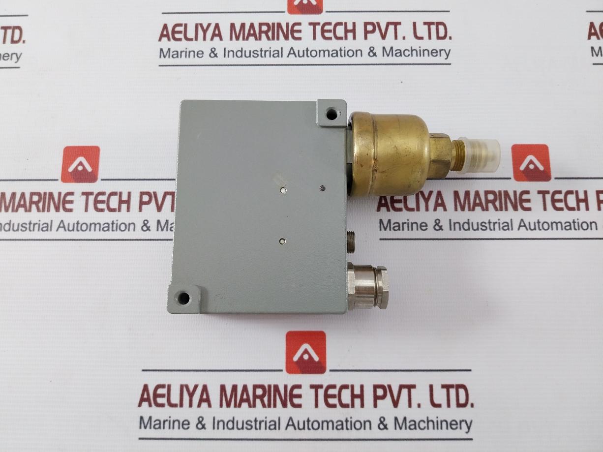 Trafag 941.2373.922 Electromechanical Pressure Switch 0.2...1.6 Bar