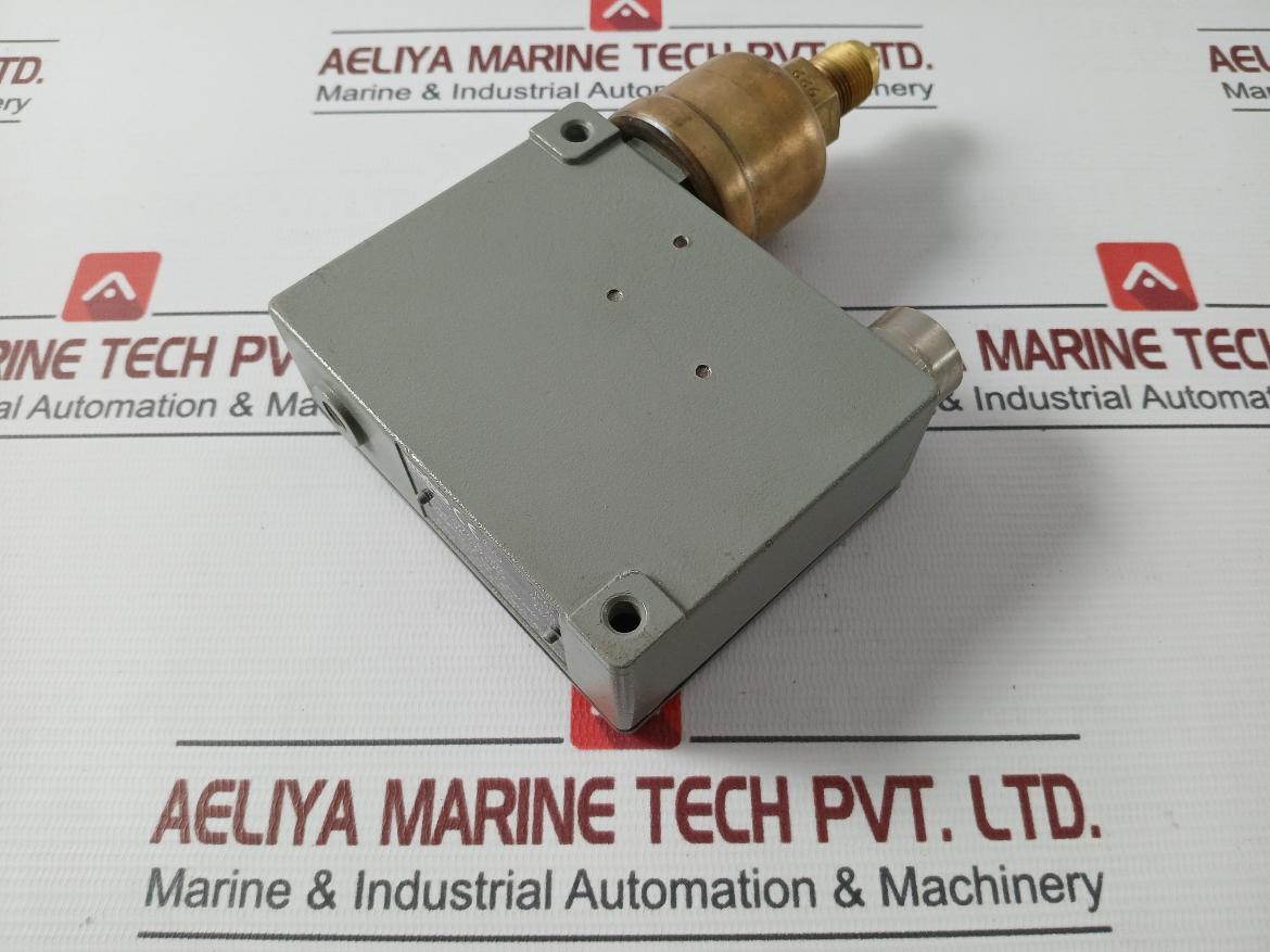 Trafag 941.2373.922 Electromechanical Pressure Switch 0.2…1.6 Bar (Kg/Cm2)