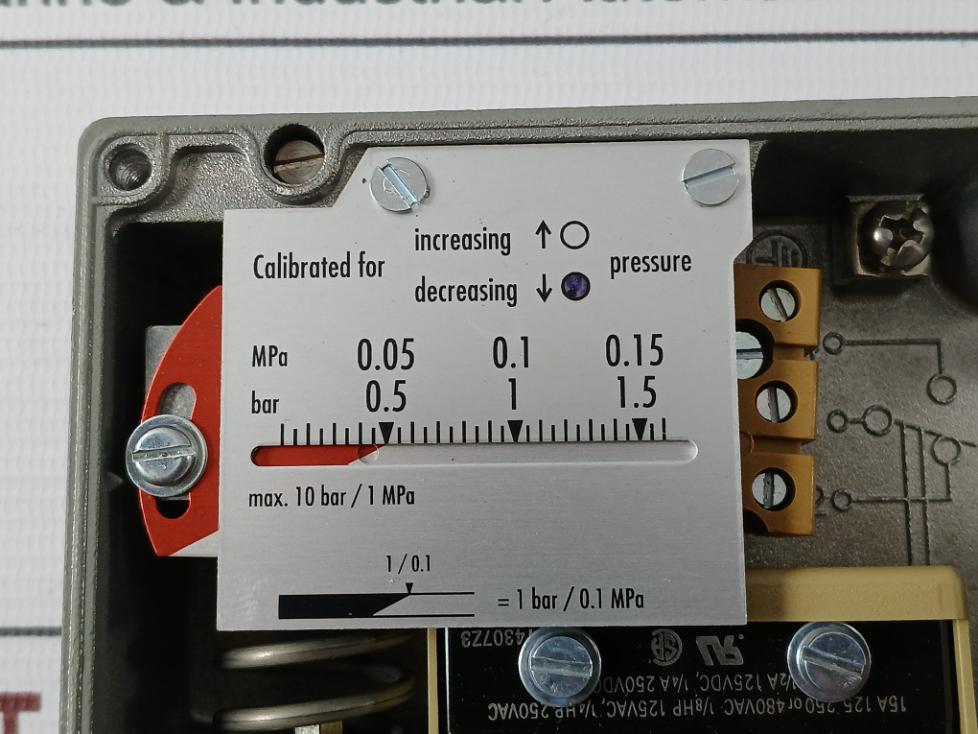 Trafag 941.2373.922 Electromechanical Pressure Switch 0.2…1.6 Bar (Kg/Cm2)