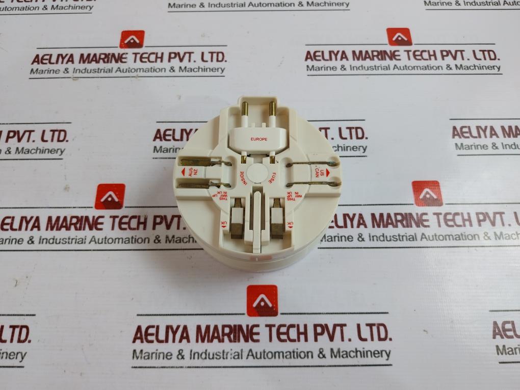 Traveller Adapter Select-a-plug Fused Max 5a 110-240v