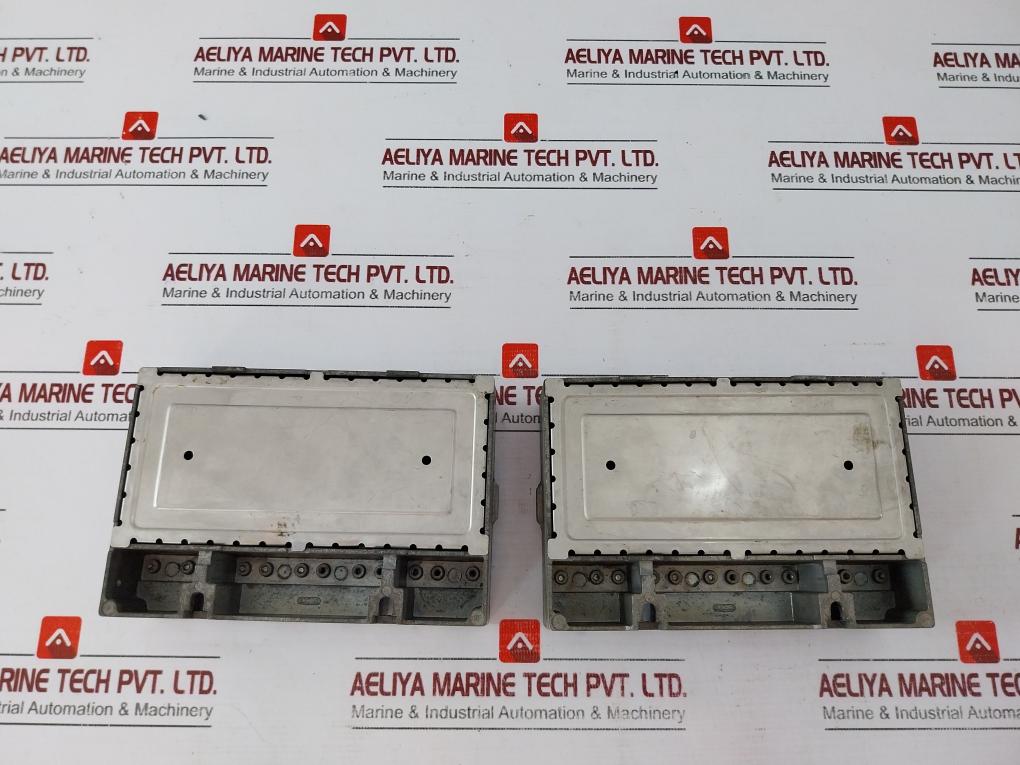 TRIAX AGC UNIT 9600 Wideband Amplifier Upper Level Limit 90-70-80 DB O/P +24V