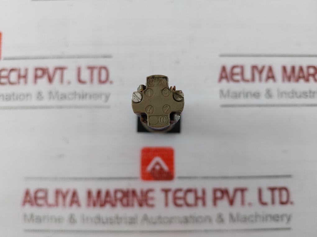 Tschudin &amp; Heid 5a 250vac Green Illuminated Solder Tail Pushbutton Switch 400000 Max 220v