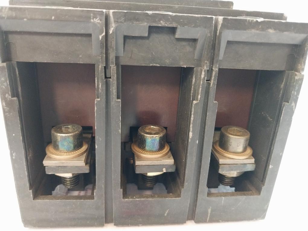 Unelec Record D 400 L Circuit Breaker 400A