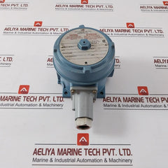 United Electric J120 Explosion-proof Pressure Switch 15/300 Psi 2000 Kpa