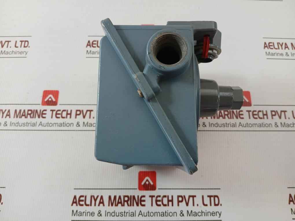 United Electric Pressure Control Switch H402-36