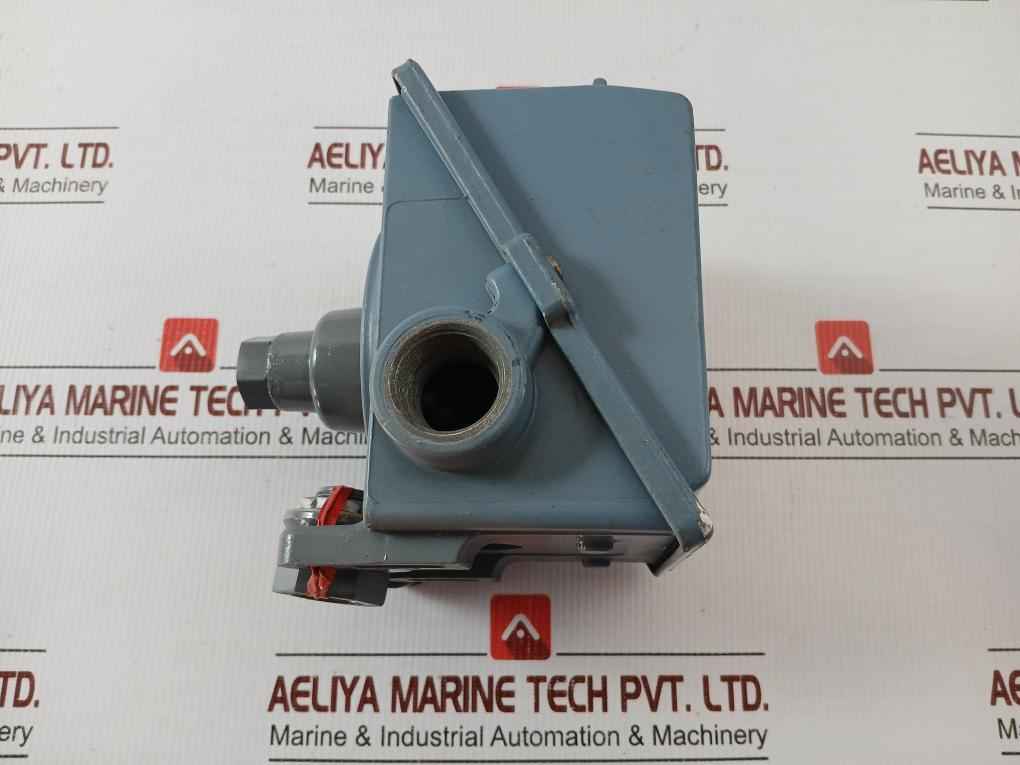United Electric Pressure Control Switch H402-36
