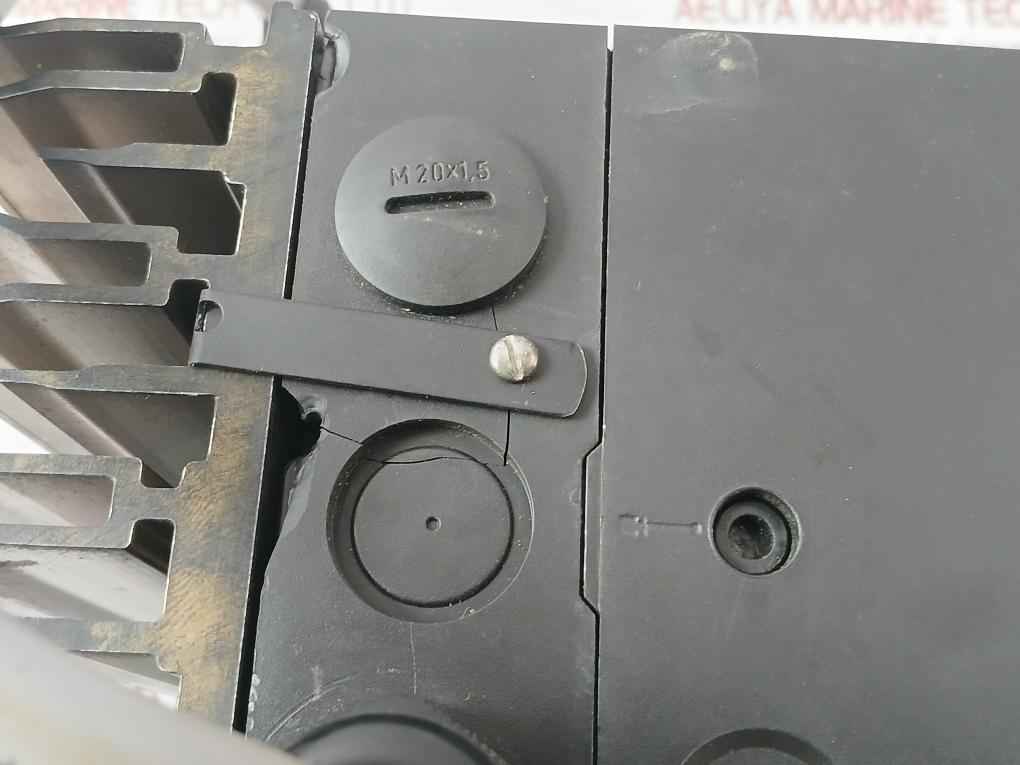 Vacon V0500072S110 Variable Speed Drive 50/60Hz 1Phase Ek6700400 (Not Working)