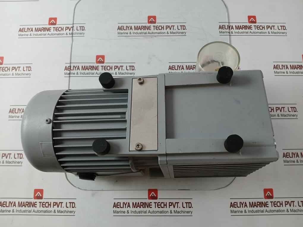 Vacuubrand Re 6W Rotary Vane Vacuum Pump 100-120V 50/60Hz 5.4A
