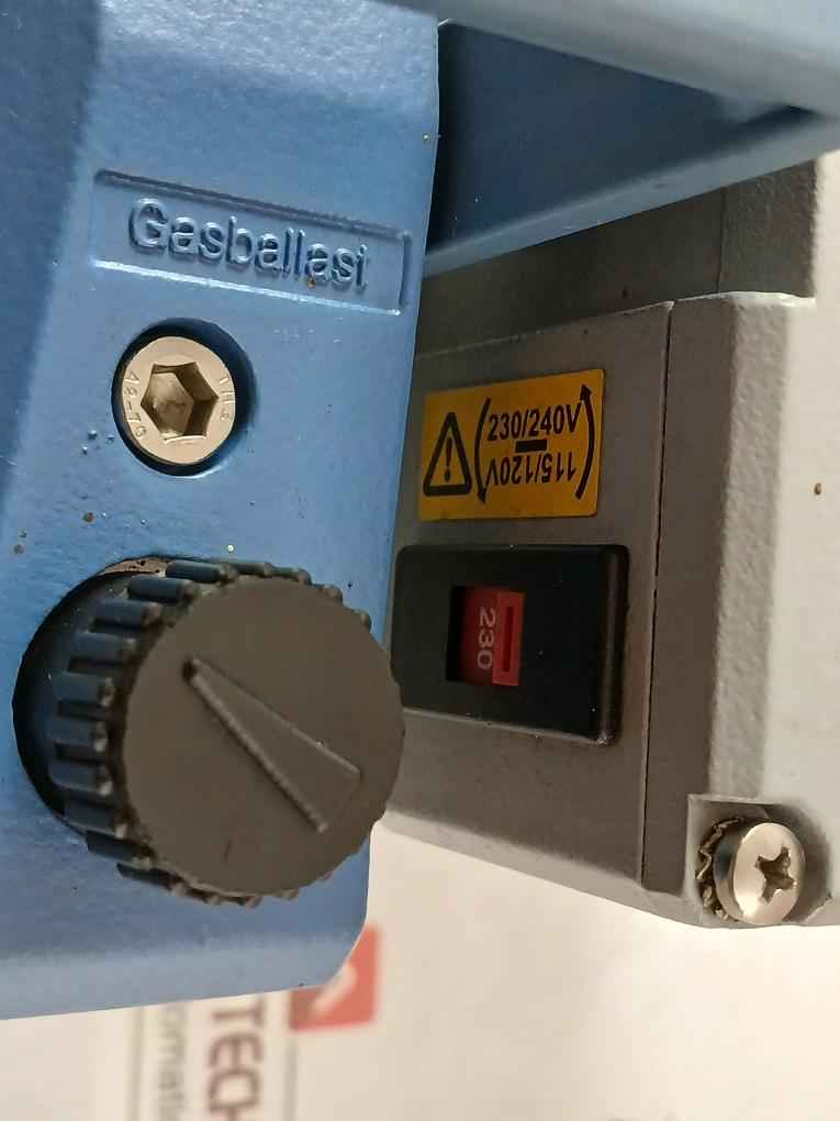 Vacuubrand Re 6W Rotary Vane Vacuum Pump 100-120V 50/60Hz 5.4A