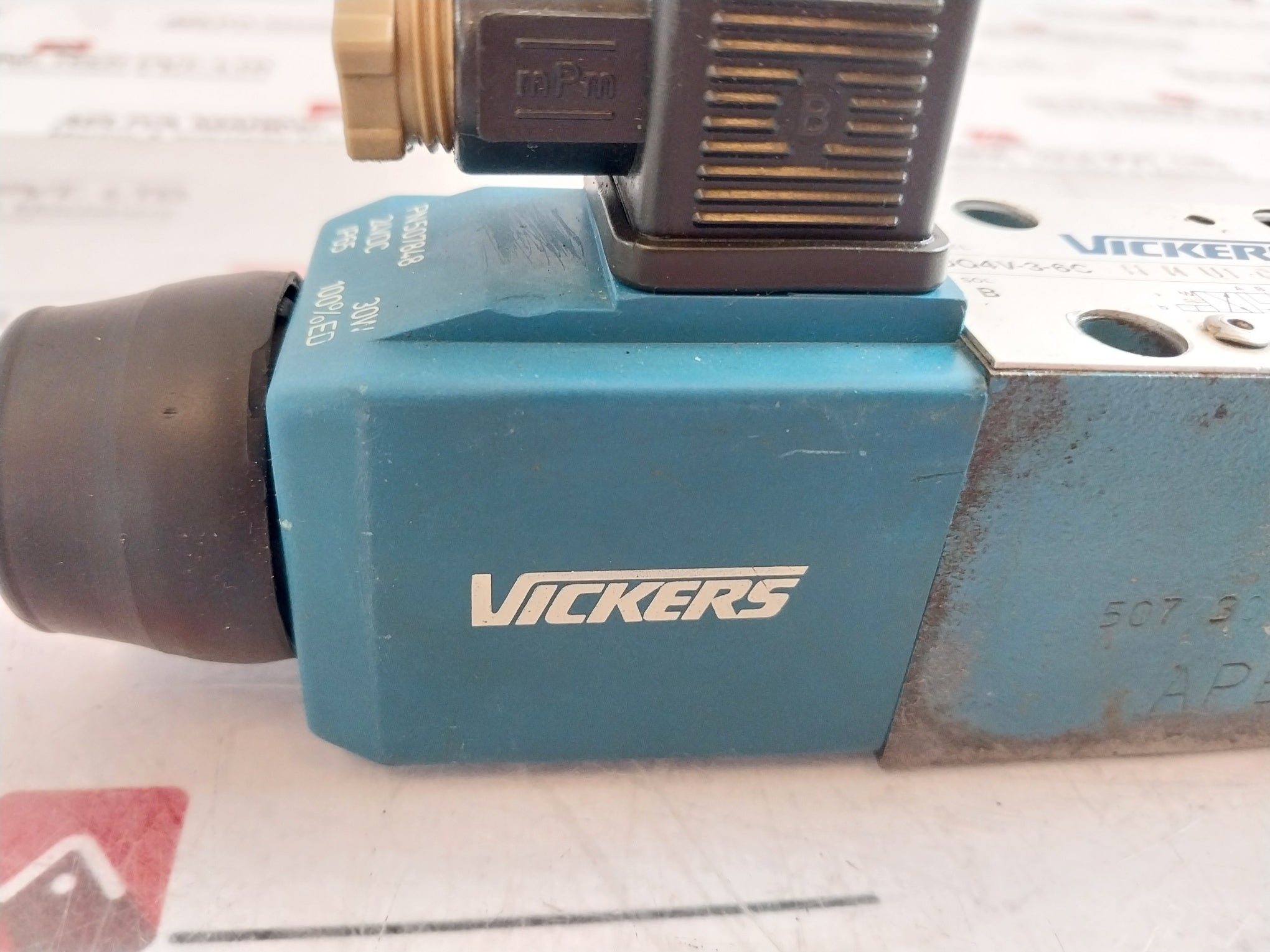 Vickers Dg4V-3-6C H M U1 C6 60 En38 Solenoid Directional Control Valve 24Vdc