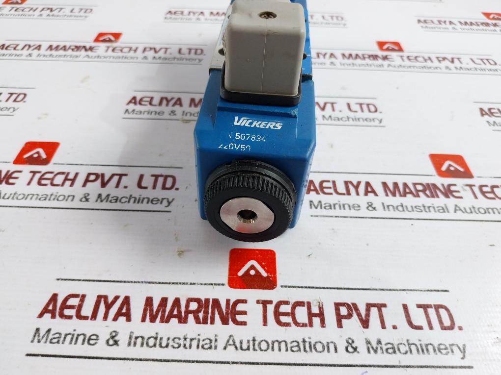 Vickers Dg4V-3-6C-h-m-u1-d6-60-en38 Solenoid Directional Control Valve 350 Bar