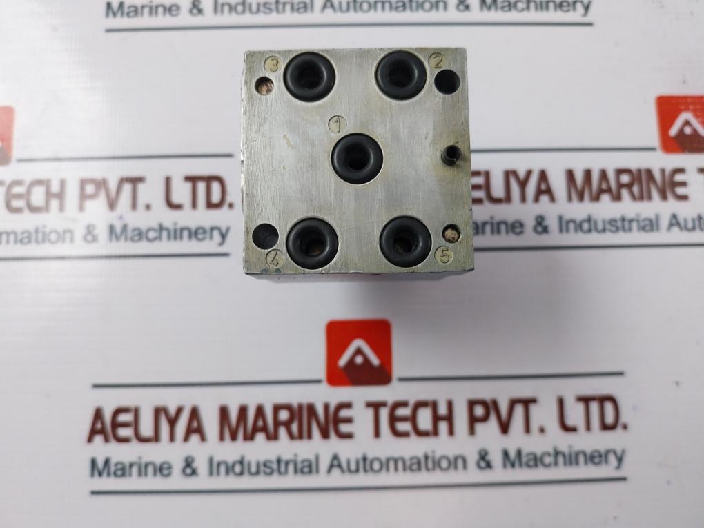 Wabco 3526010240 Pneumatic Valve 3526010240