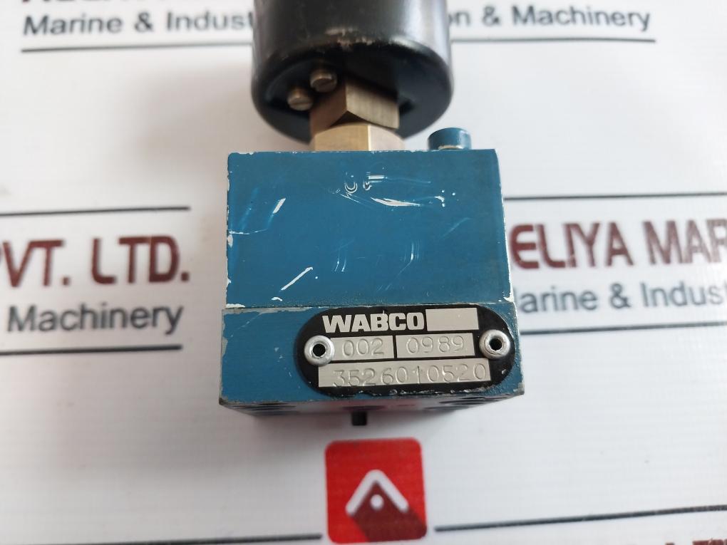 Wabco 3526010520 Pneumatic Control Valve W/ Gauge 0-6 Bar