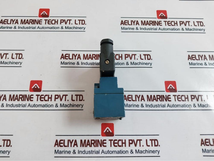 Wabco 3722250220 Pneumatic Valve 542 030 922 0