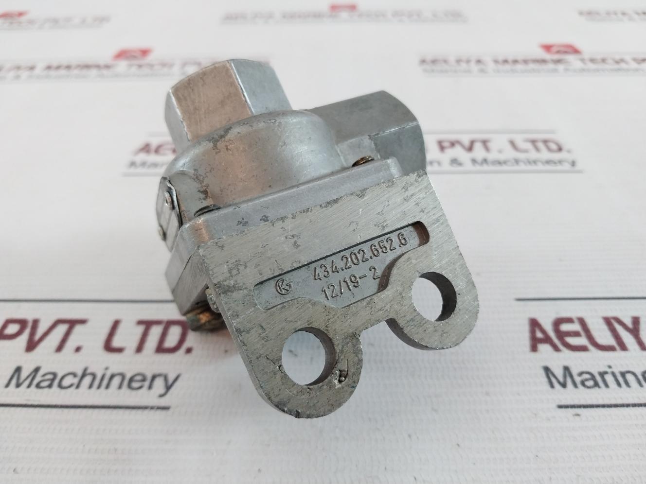 Wabco 4342021000 Double Check Valve 434.202.652.6 12/19-2