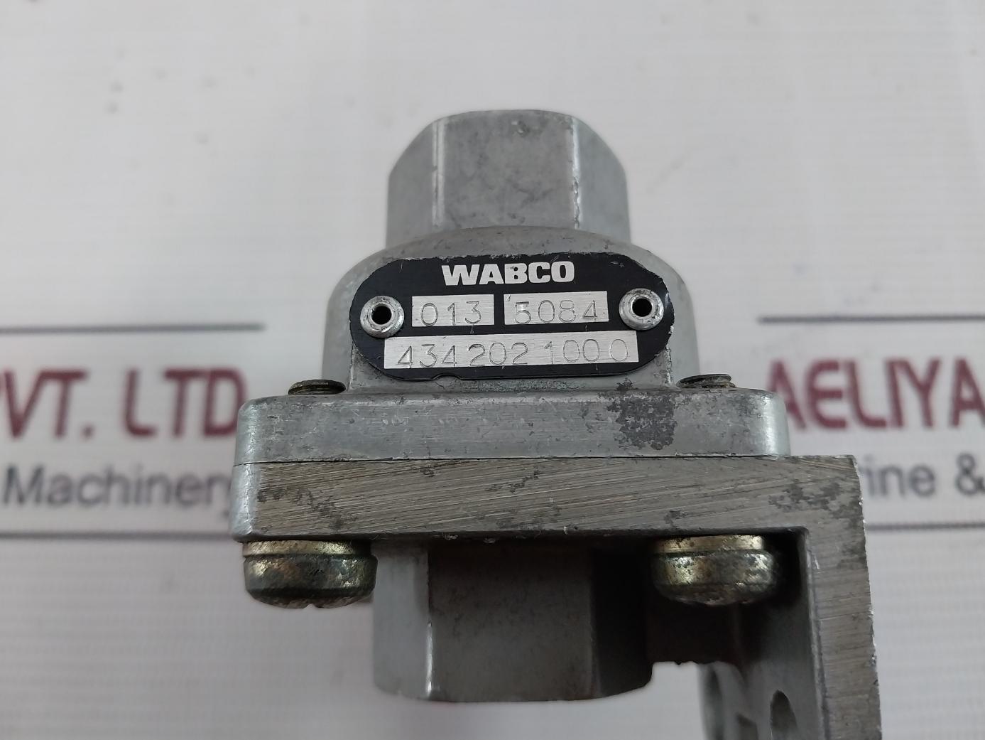 Wabco 4342021000 Double Check Valve 434.202.652.6 12/19-2