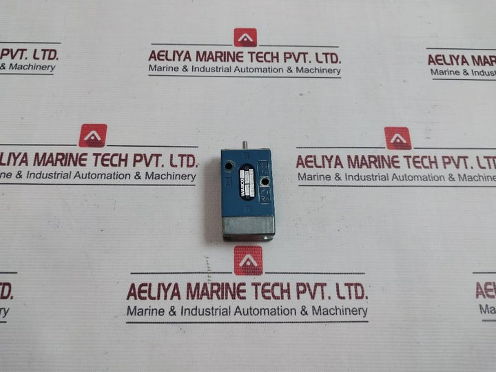 Wabco 5630700000 Directional Control Valve 002 1092