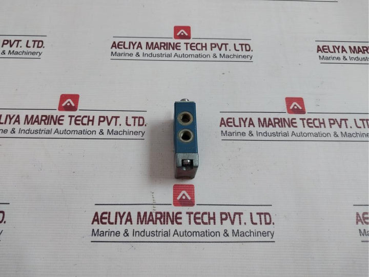 Wabco 5630700000 Directional Control Valve 002 1092