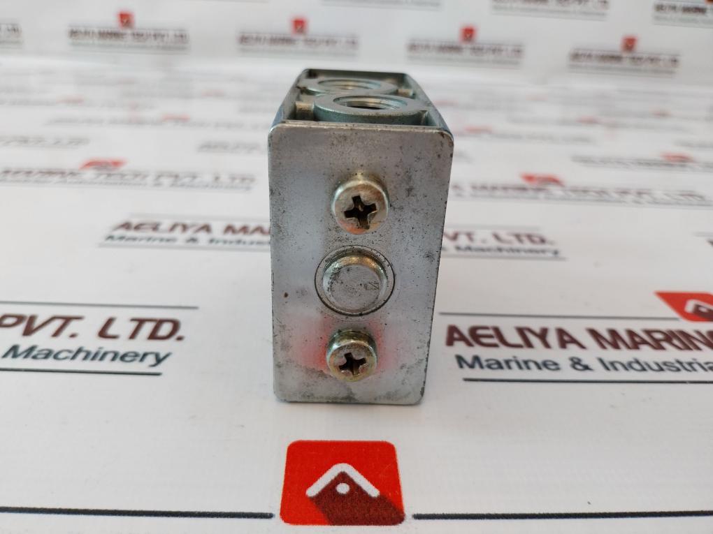 Wabco 5631020100 Pneumatic Directional Valve