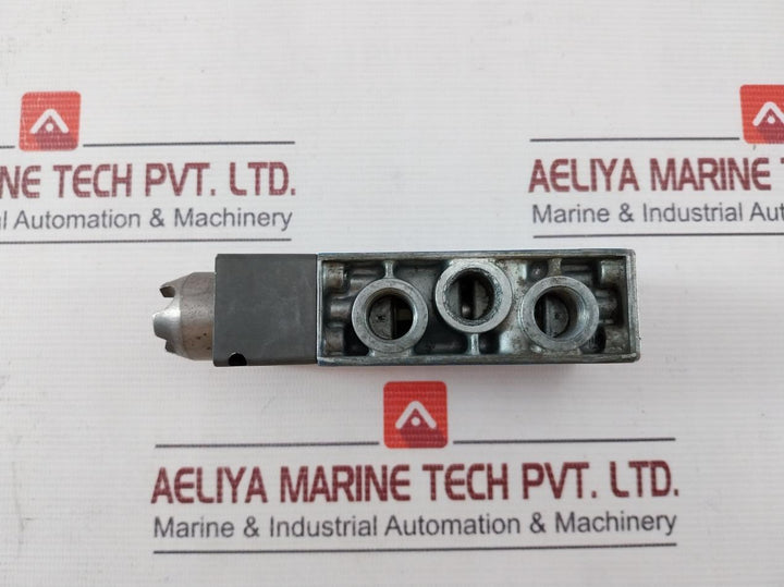 Wabco 5631270000 Directional Control Valve 002