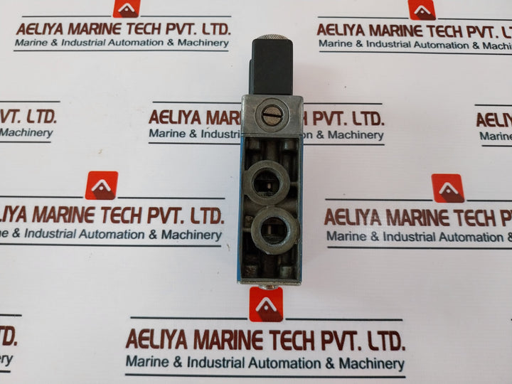 Wabco 5722022220 Solenoid Valve 002 0686