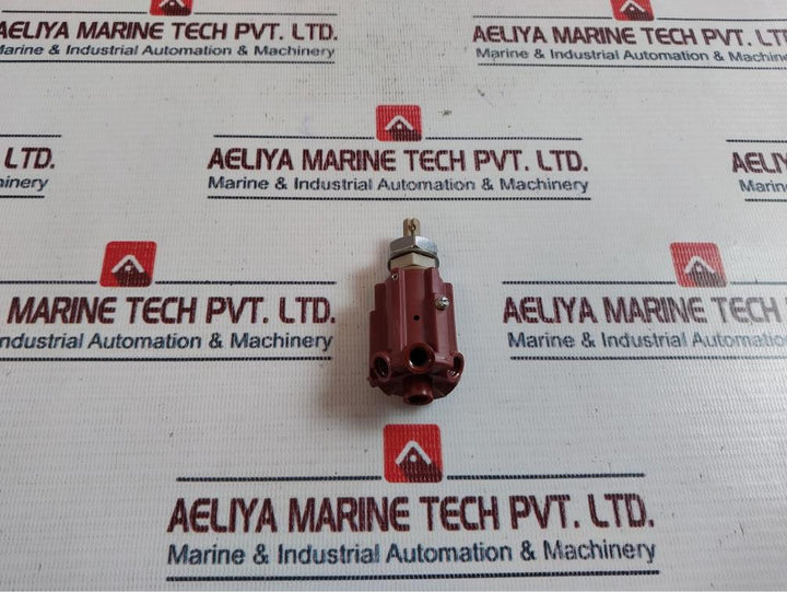 Waters 700007271 1/8” 6 Way Peek Bulkhead Valve