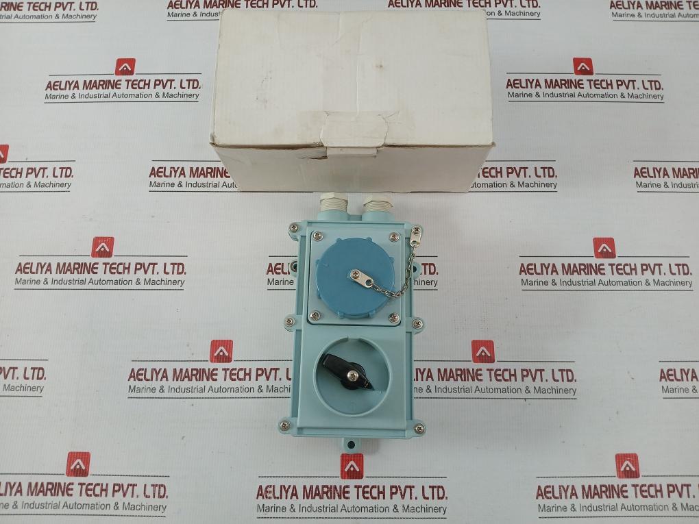 Watertight-Socket-Outlet-With-Interlock-16-20a-6h-200-250v-By-Senko-Guichi-Rl-2-1