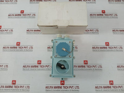 Watertight-Socket-Outlet-With-Interlock-16-20a-6h-200-250v-By-Senko-Guichi-Rl-2-1