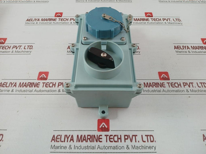 Watertight-Socket-Outlet-With-Interlock-16-20a-6h-200-250v-By-Senko-Guichi-Rl-2-3