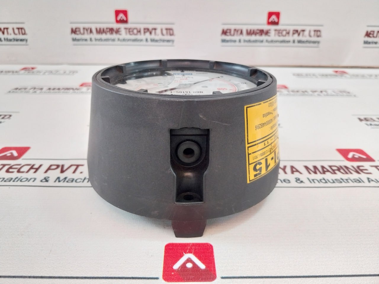 Wika Nbr 14105-1 Pressure Gauge Swiss Movement 0-2300 Psi