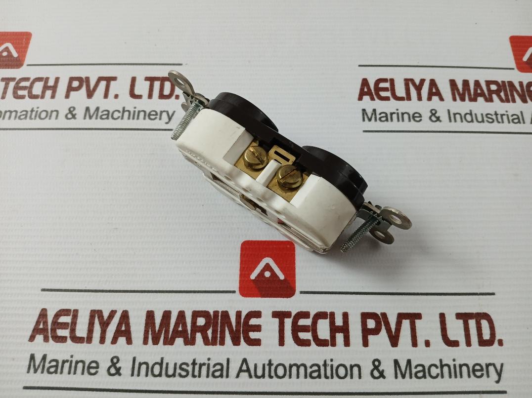 Woodhead Duplex Receptacle Outlet 15A 125V